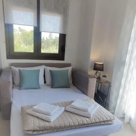 Stylish Bedsit Getaway At Kriopighi 度假居