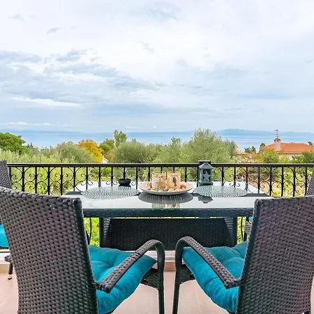 Stylish Bedsit Getaway At Kriopighi Сasa de vacaciones